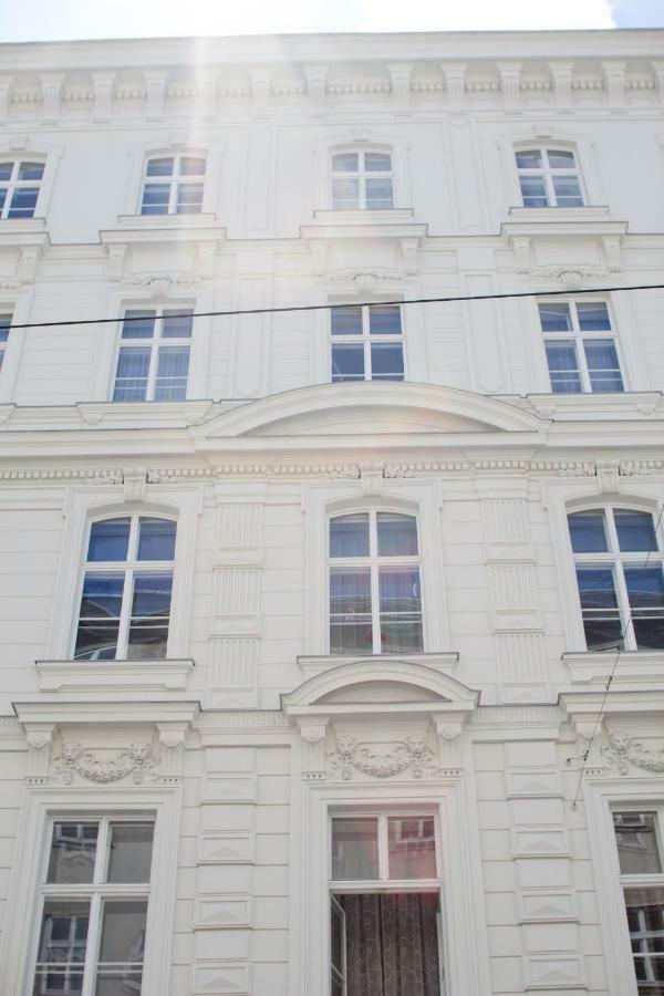 Studio Apartments Opera - Mai'S Apartments Wenen Buitenkant foto